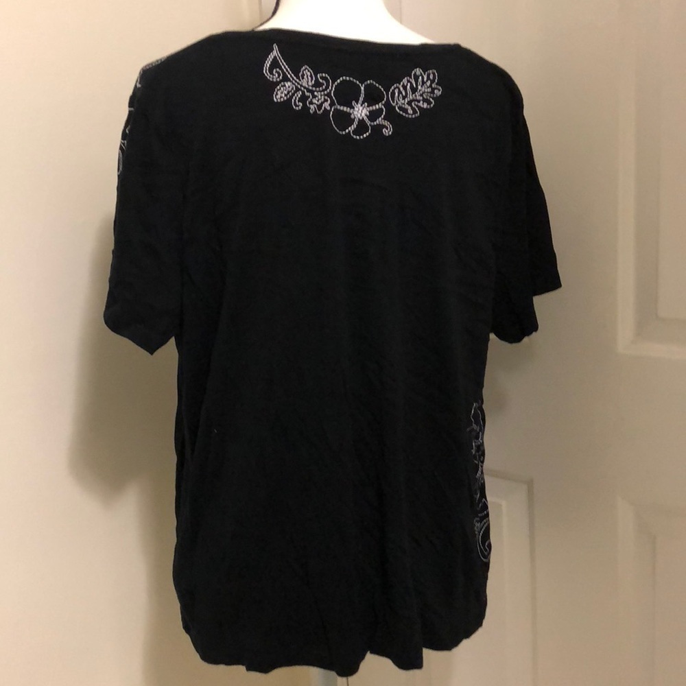 Crofts and Barrow Embroidered Tee - Picture 3 of 6